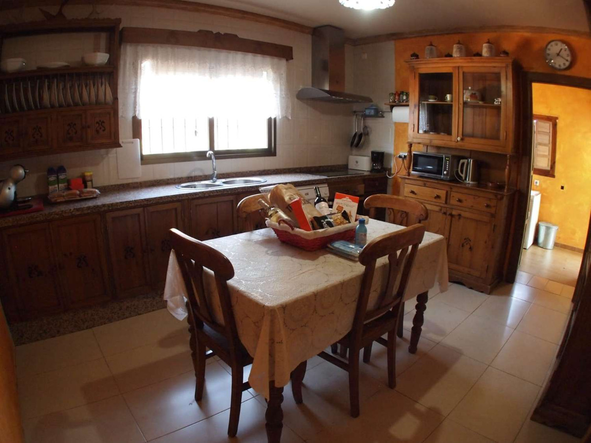 7 Bed Townhouse for sale in Alhaurín De La Torre Costa Del Sol, Málaga, Spain