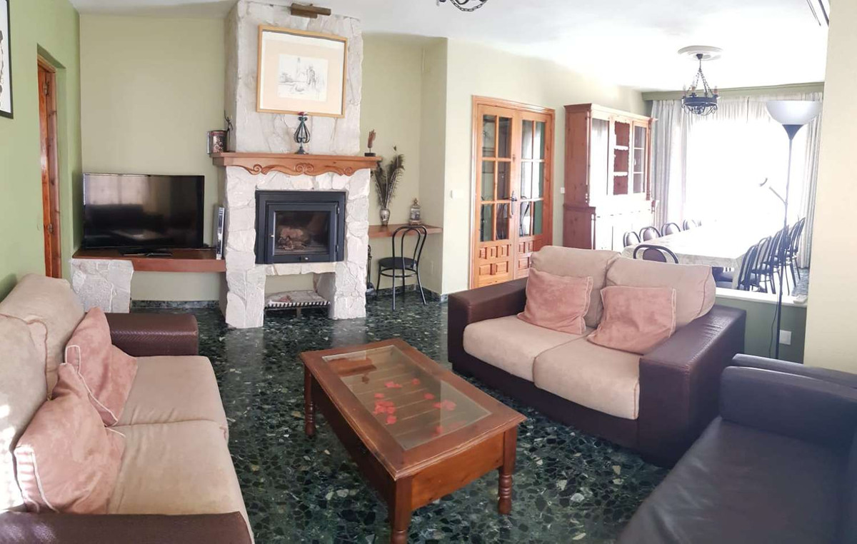 7 Bed Townhouse for sale in Alhaurín De La Torre Costa Del Sol, Málaga, Spain