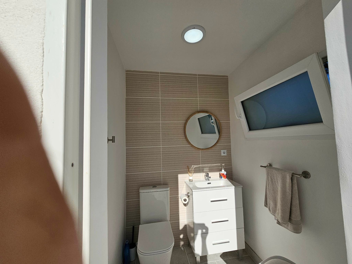 Se vende Villa - Chalet de 4 dormitorios en Costa Blanca, Alicante, España