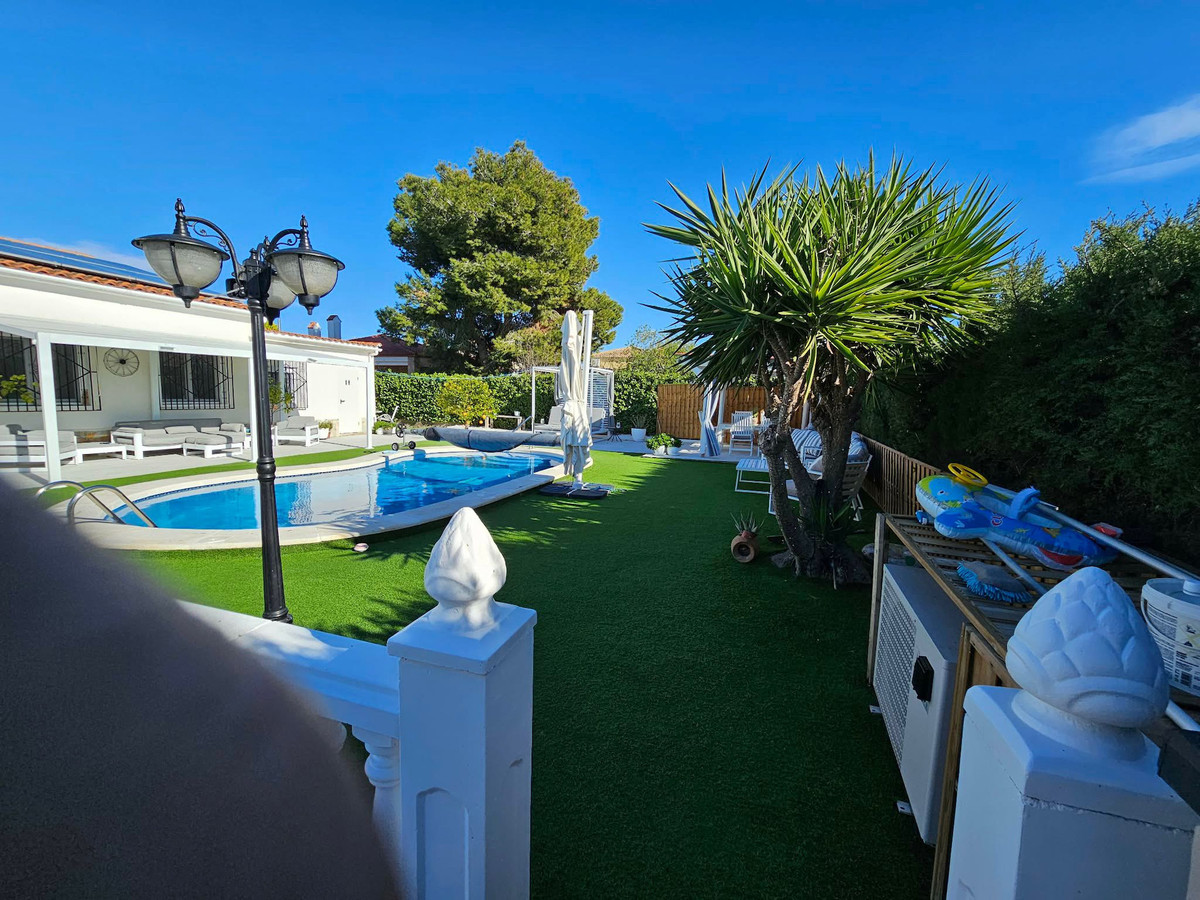 Se vende Villa - Chalet de 4 dormitorios en Costa Blanca, Alicante, España