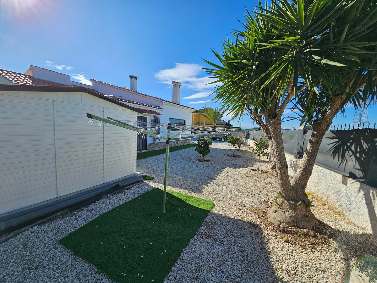 Se vende Villa - Chalet de 4 dormitorios en Costa Blanca, Alicante, España