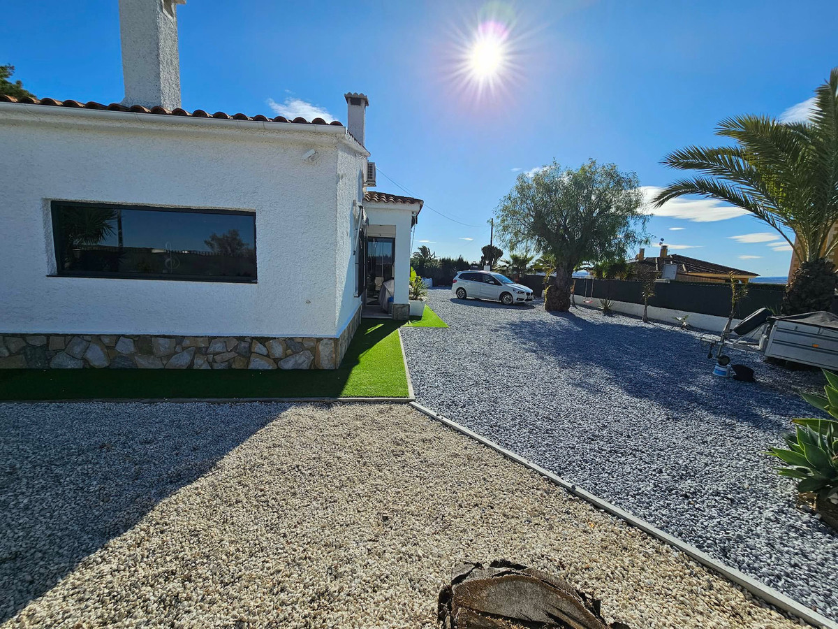 Se vende Villa - Chalet de 4 dormitorios en Costa Blanca, Alicante, España