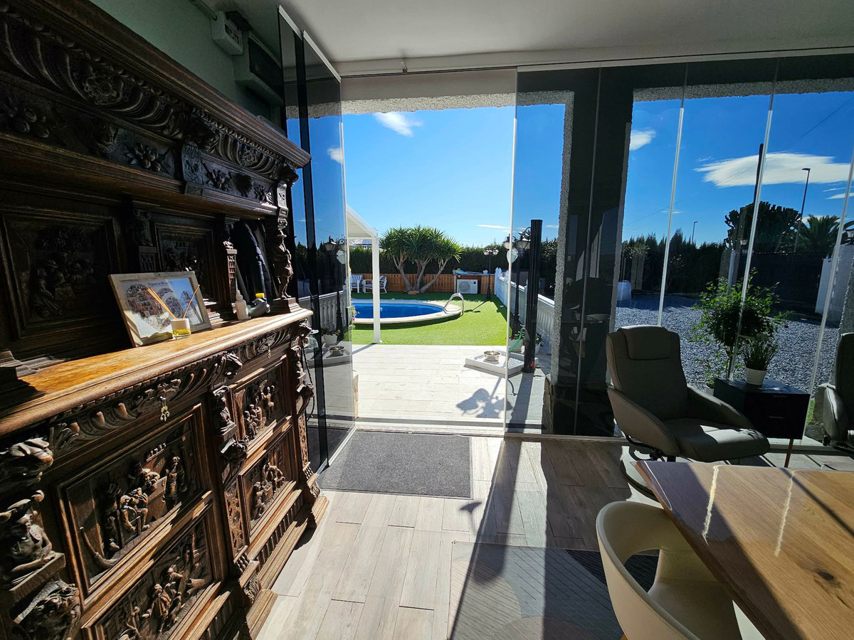 Se vende Villa - Chalet de 4 dormitorios en Costa Blanca, Alicante, España