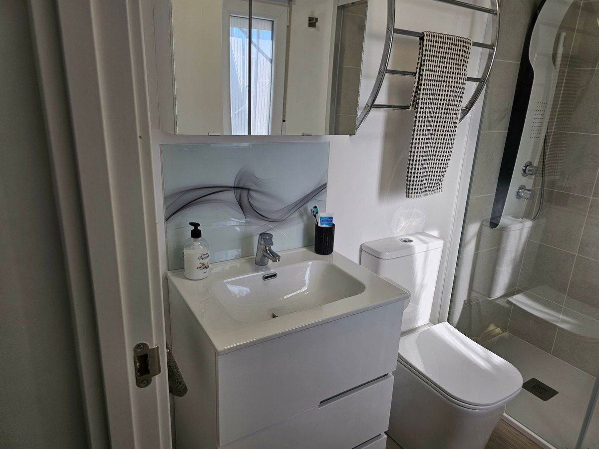 Se vende Villa - Chalet de 4 dormitorios en Costa Blanca, Alicante, España