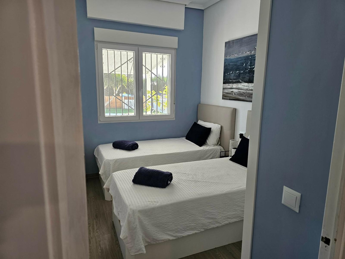 Se vende Villa - Chalet de 4 dormitorios en Costa Blanca, Alicante, España