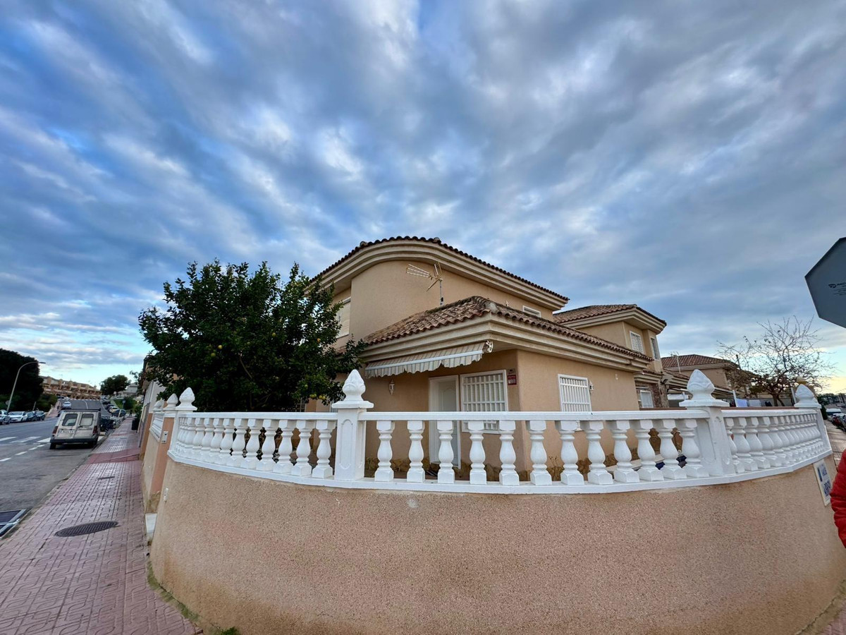 Se vende Villa - Chalet de 3 dormitorios en Costa Blanca, Alicante, España