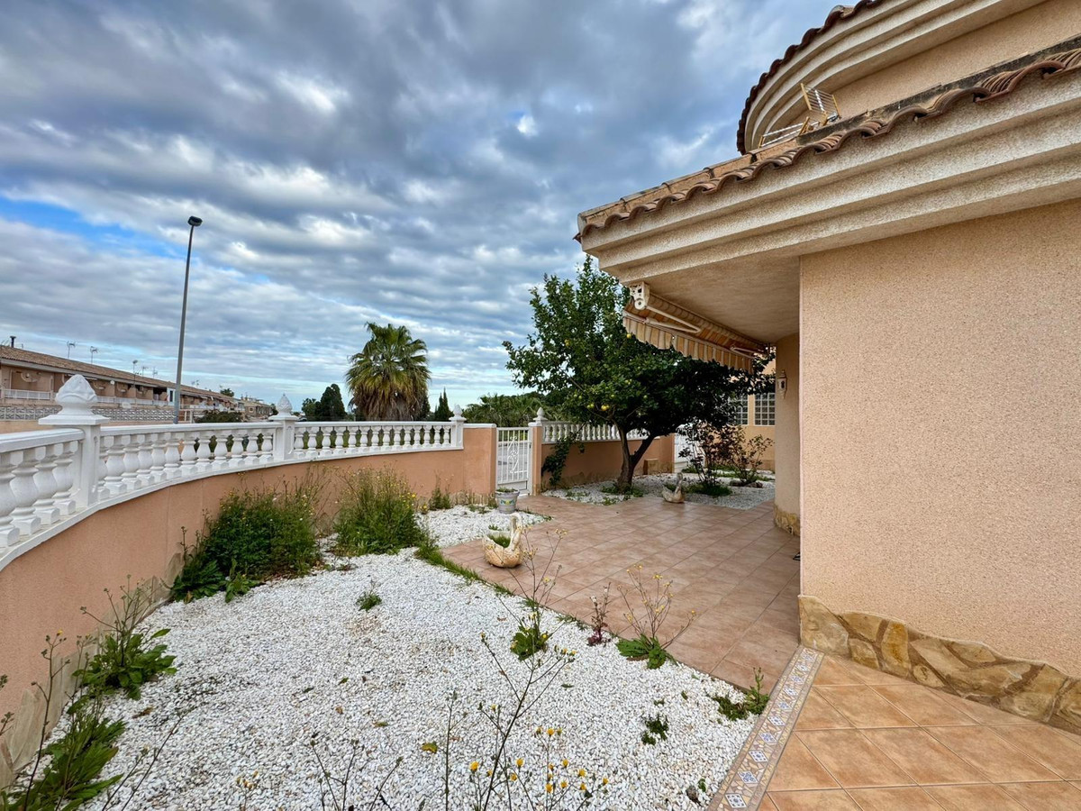 Se vende Villa - Chalet de 3 dormitorios en Costa Blanca, Alicante, España