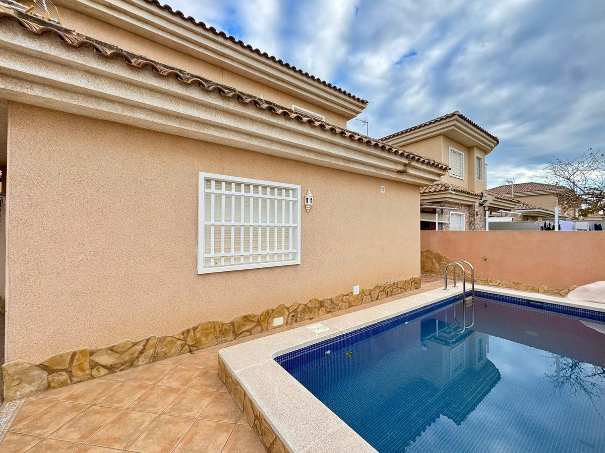 Se vende Villa - Chalet de 3 dormitorios en Costa Blanca, Alicante, España