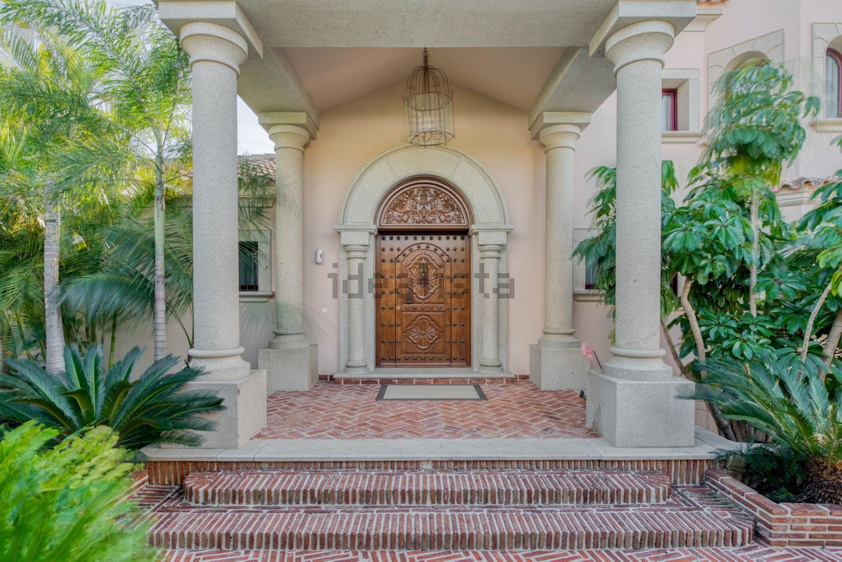5 Bed Townhouse for sale in Los Flamingos Costa Del Sol, Málaga, Spain