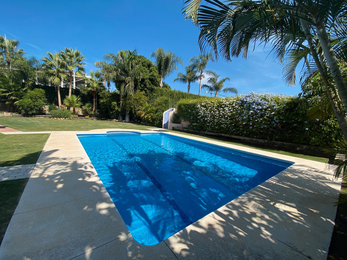 5 Bed Townhouse for sale in Los Flamingos Costa Del Sol, Málaga, Spain