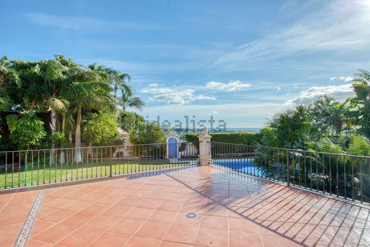 5 Bed Townhouse for sale in Los Flamingos Costa Del Sol, Málaga, Spain