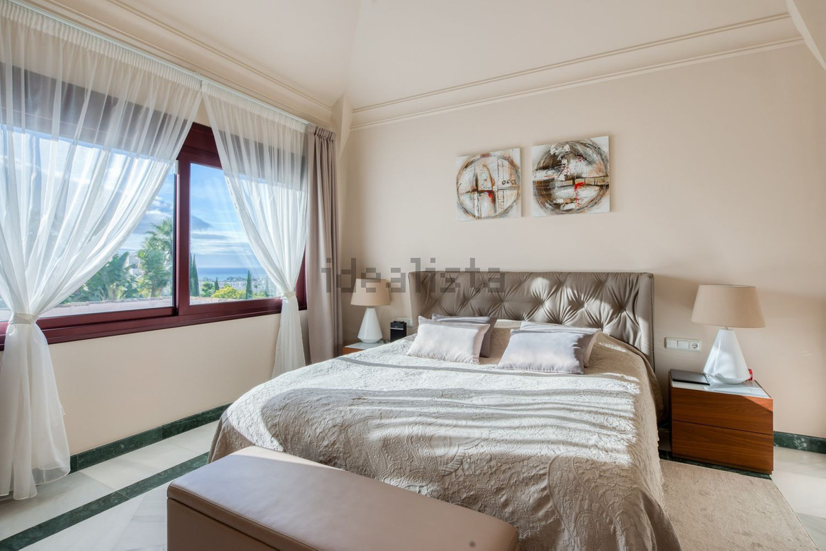 5 Bed Townhouse for sale in Los Flamingos Costa Del Sol, Málaga, Spain
