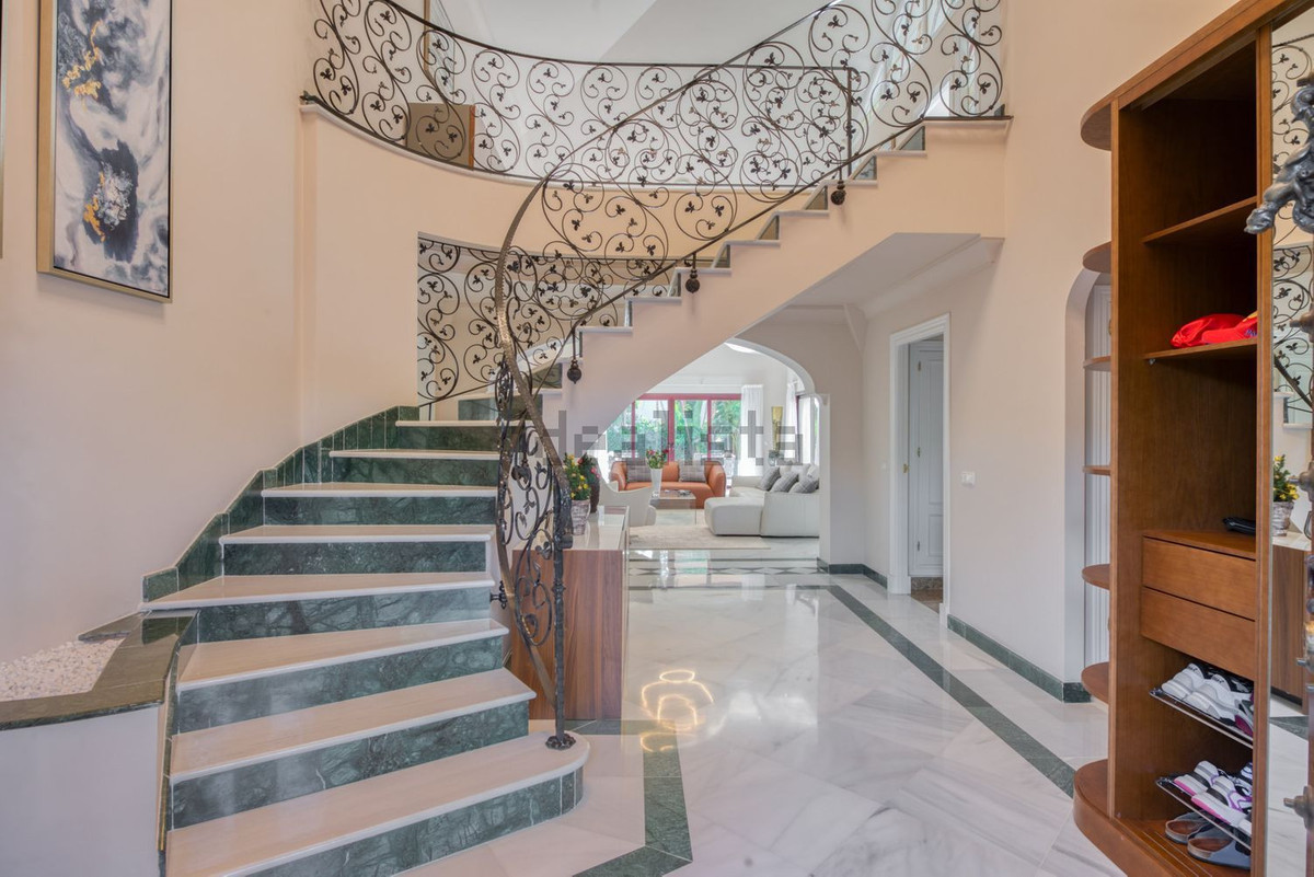 5 Bed Townhouse for sale in Los Flamingos Costa Del Sol, Málaga, Spain