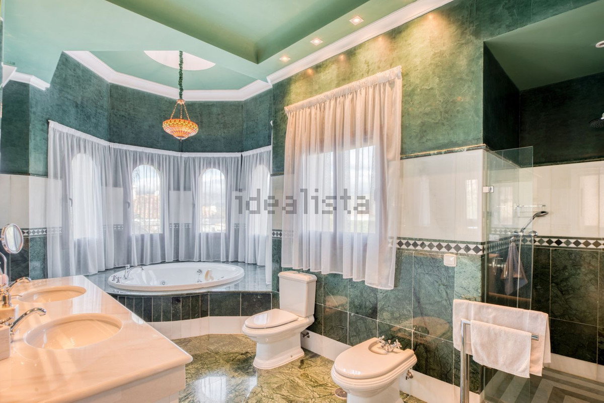 5 Bed Townhouse for sale in Los Flamingos Costa Del Sol, Málaga, Spain