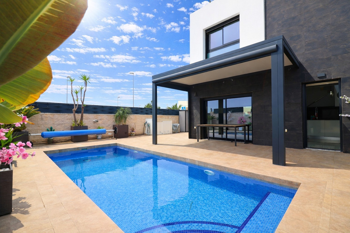 3 Bed Townhouse for sale in Benijofar Costa Blanca, Alicante, Spain
