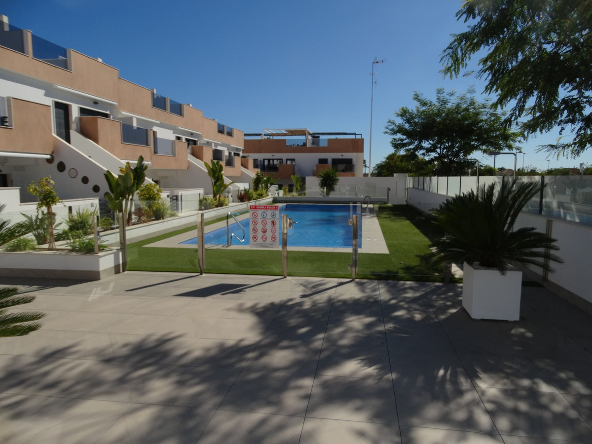 Se vende Apartamento en Planta Última de 3 dormitorios en Costa Blanca, Alicante, España