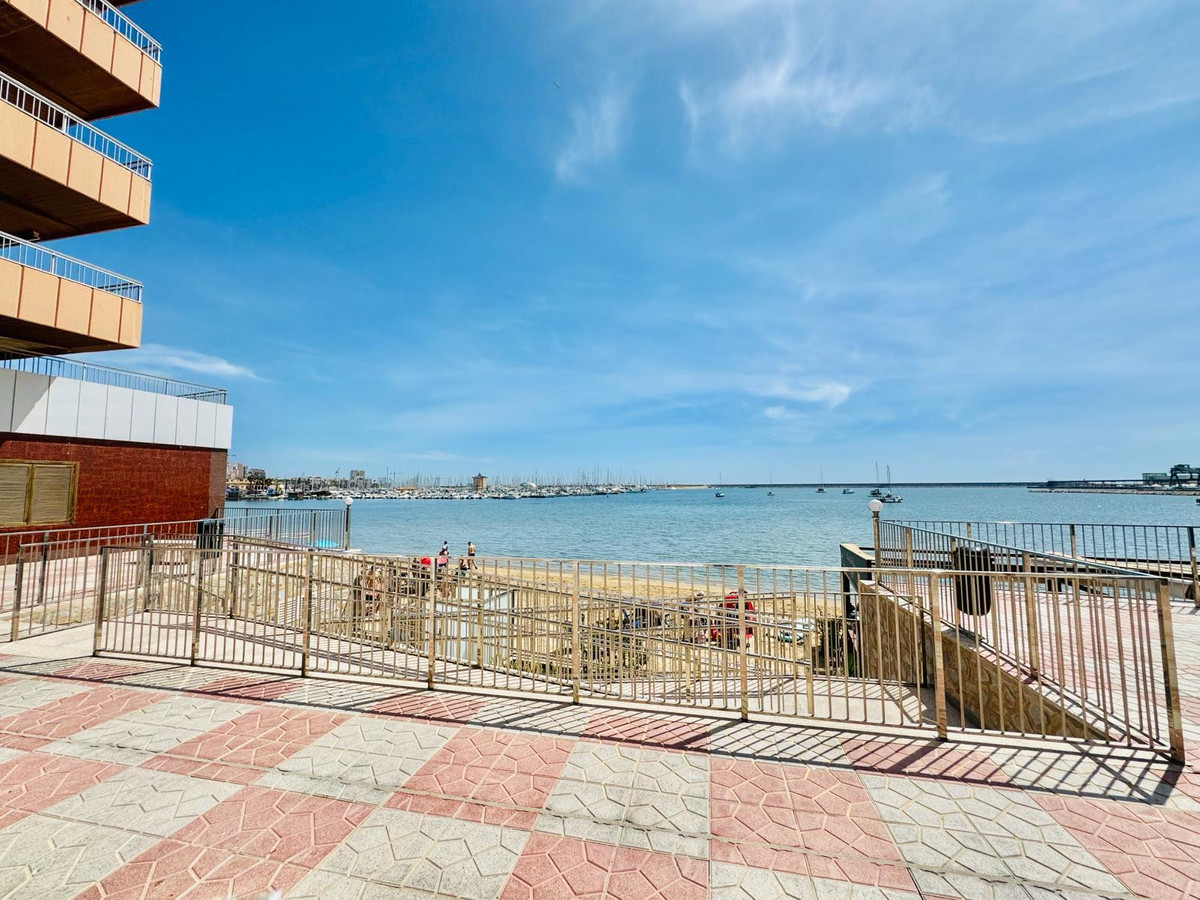 Se vende Apartamento Planta Media de 3 dormitorios en Costa Blanca, Alicante, España