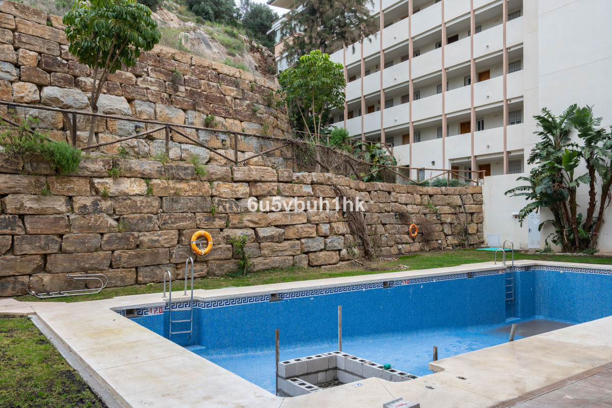 2 Bed Apartment for sale in Fuengirola Costa Del Sol, Málaga, Spain