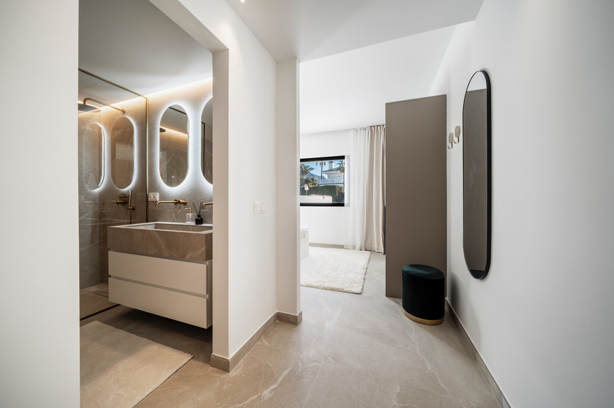 4 Bed Townhouse for sale in Nueva Andalucía Costa Del Sol, Málaga, Spain