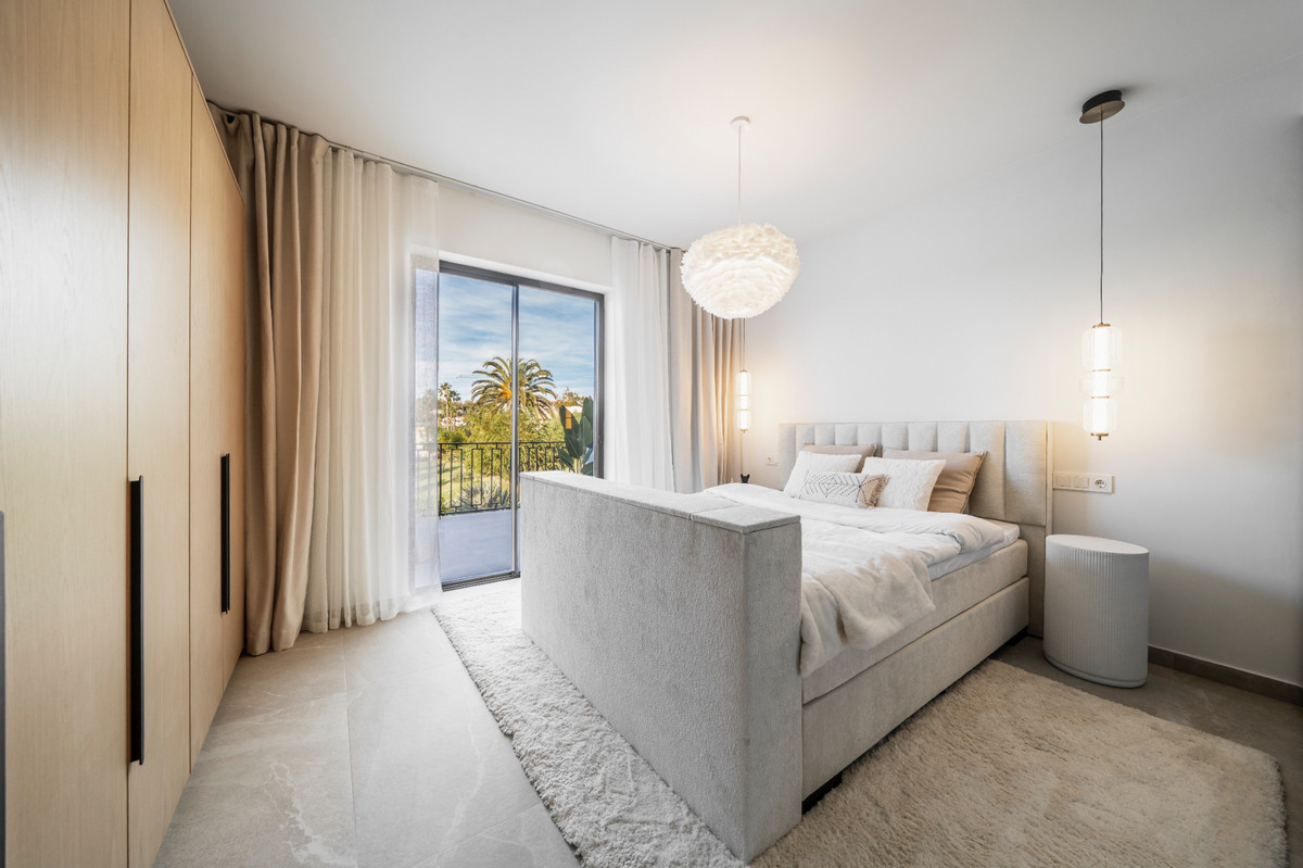 4 Bed Townhouse for sale in Nueva Andalucía Costa Del Sol, Málaga, Spain