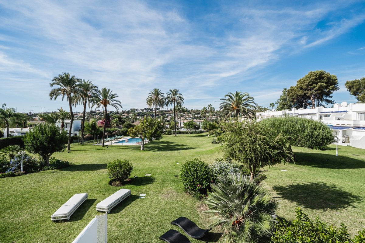 4 Bed Townhouse for sale in Nueva Andalucía Costa Del Sol, Málaga, Spain