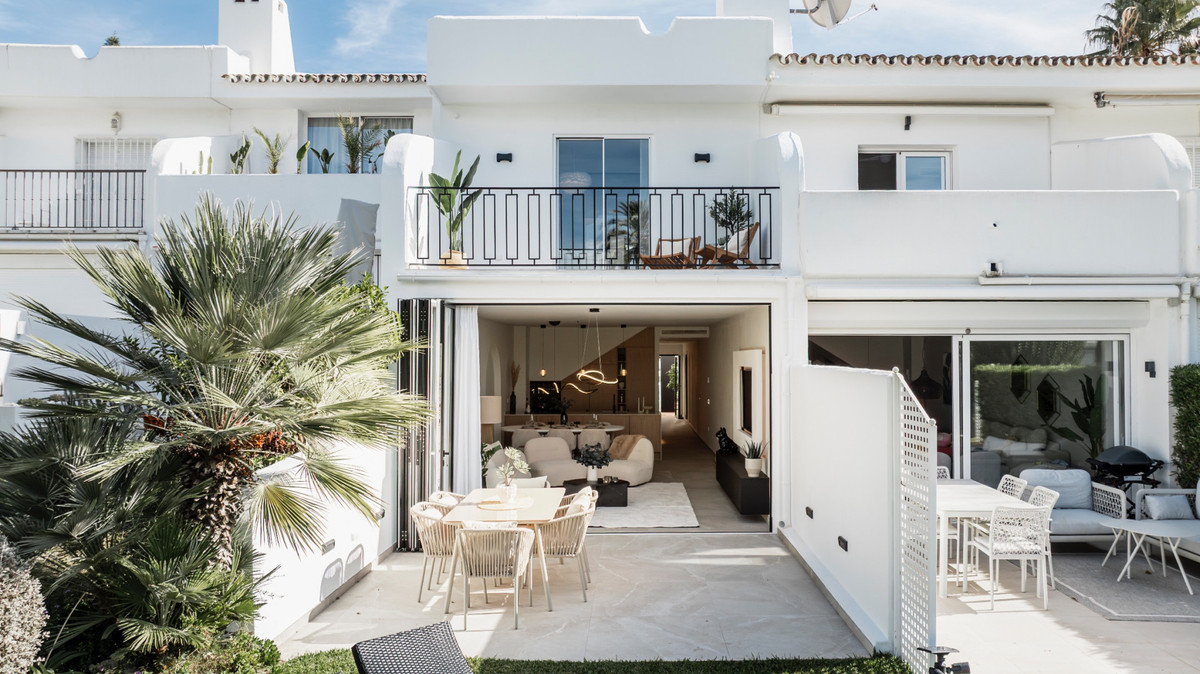 4 Bed Townhouse for sale in Nueva Andalucía Costa Del Sol, Málaga, Spain