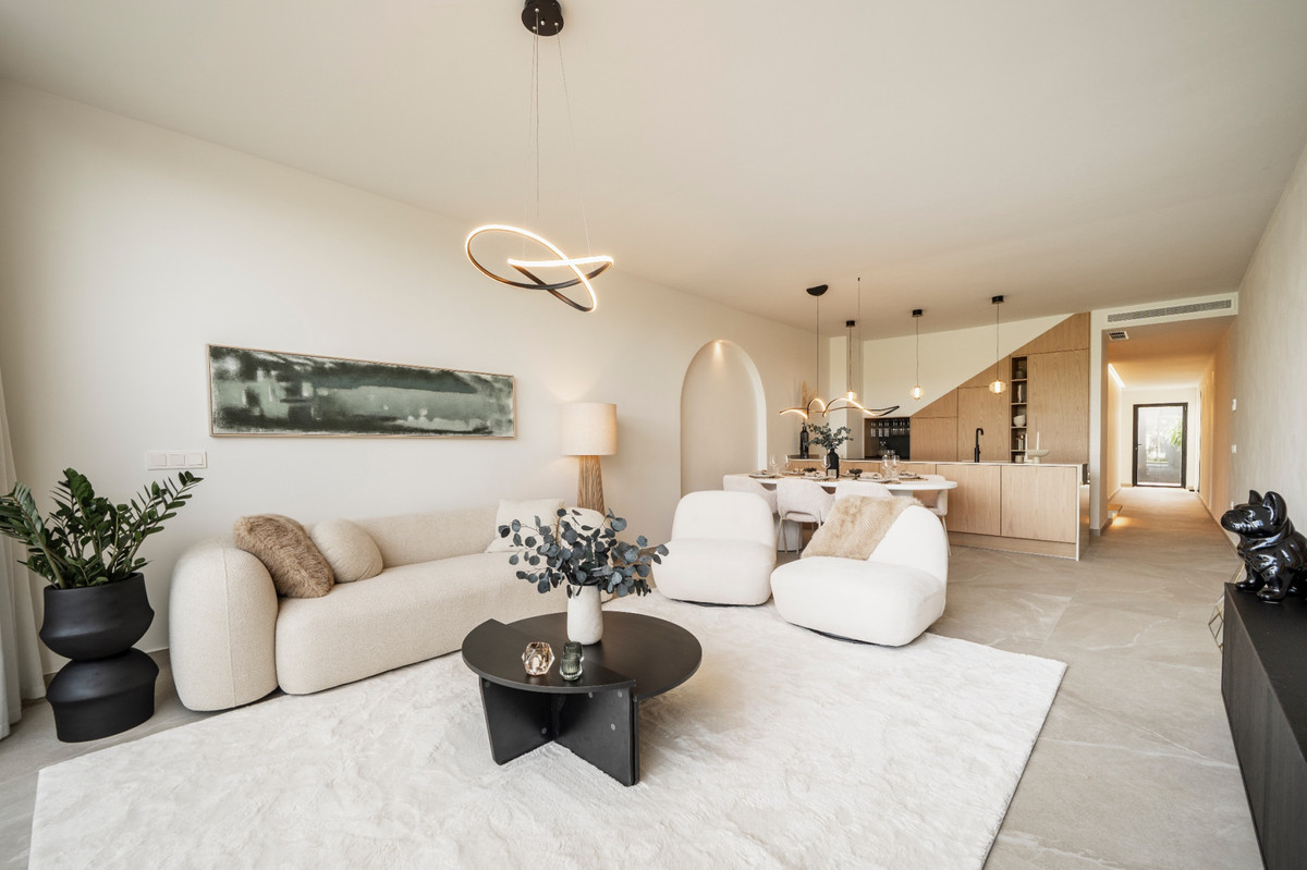4 Bed Townhouse for sale in Nueva Andalucía Costa Del Sol, Málaga, Spain