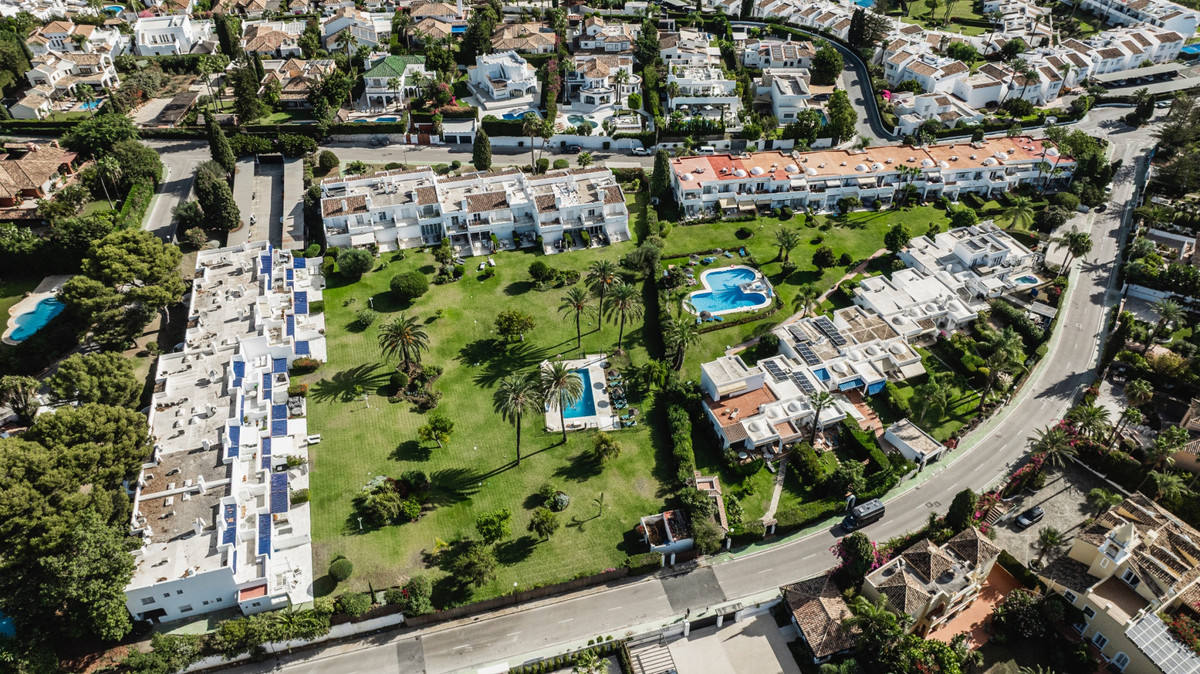 4 Bed Townhouse for sale in Nueva Andalucía Costa Del Sol, Málaga, Spain