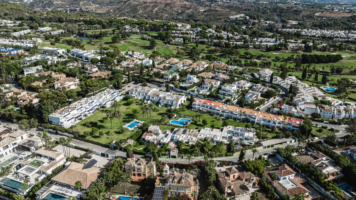4 Bed Townhouse for sale in Nueva Andalucía Costa Del Sol, Málaga, Spain