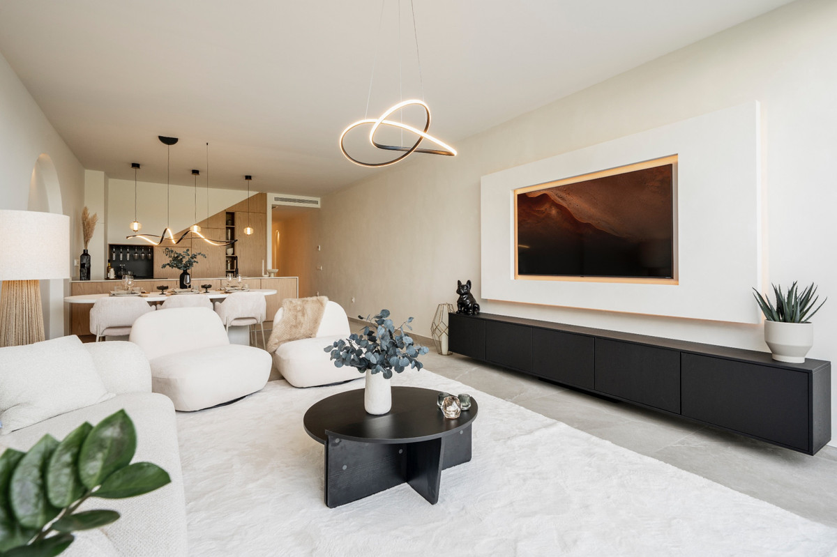 4 Bed Townhouse for sale in Nueva Andalucía Costa Del Sol, Málaga, Spain