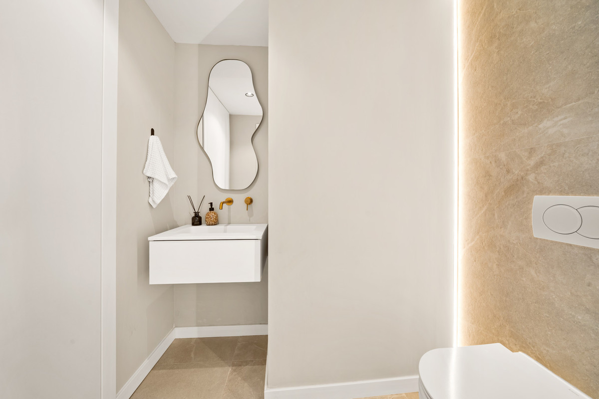 3 Bed Apartment for sale in La Quinta Costa Del Sol, Málaga, Spain