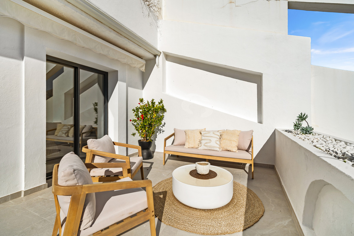 3 Bed Apartment for sale in La Quinta Costa Del Sol, Málaga, Spain