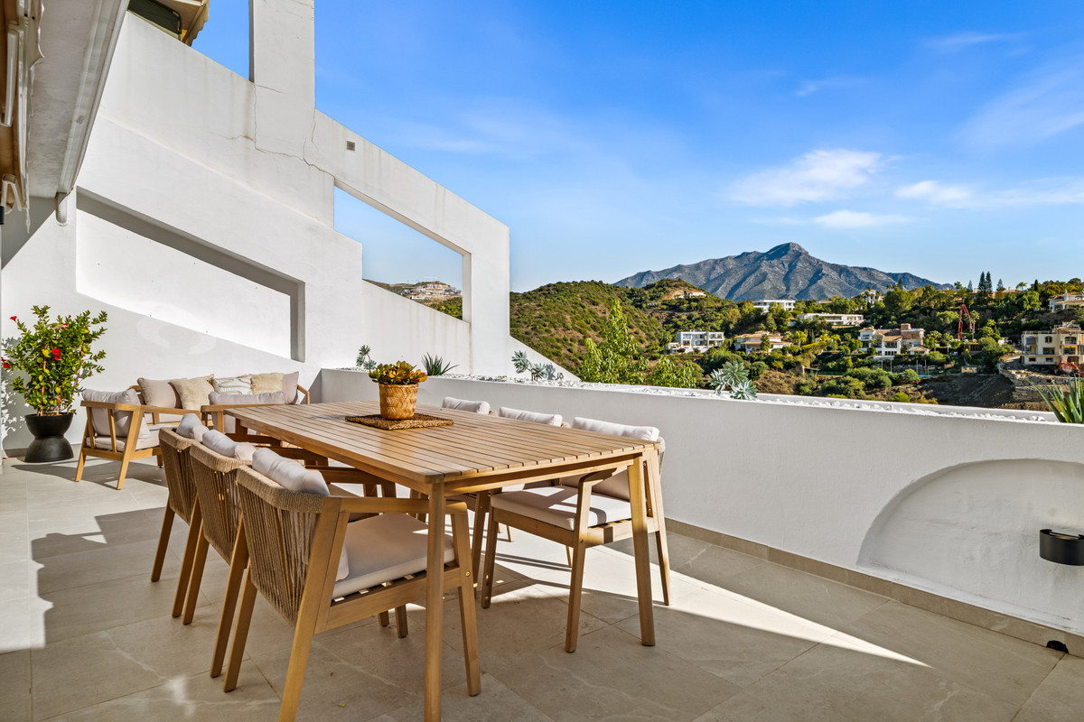 3 Bed Apartment for sale in La Quinta Costa Del Sol, Málaga, Spain