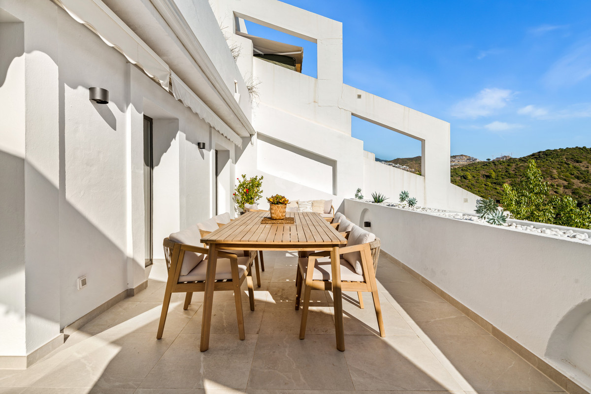 3 Bed Apartment for sale in La Quinta Costa Del Sol, Málaga, Spain