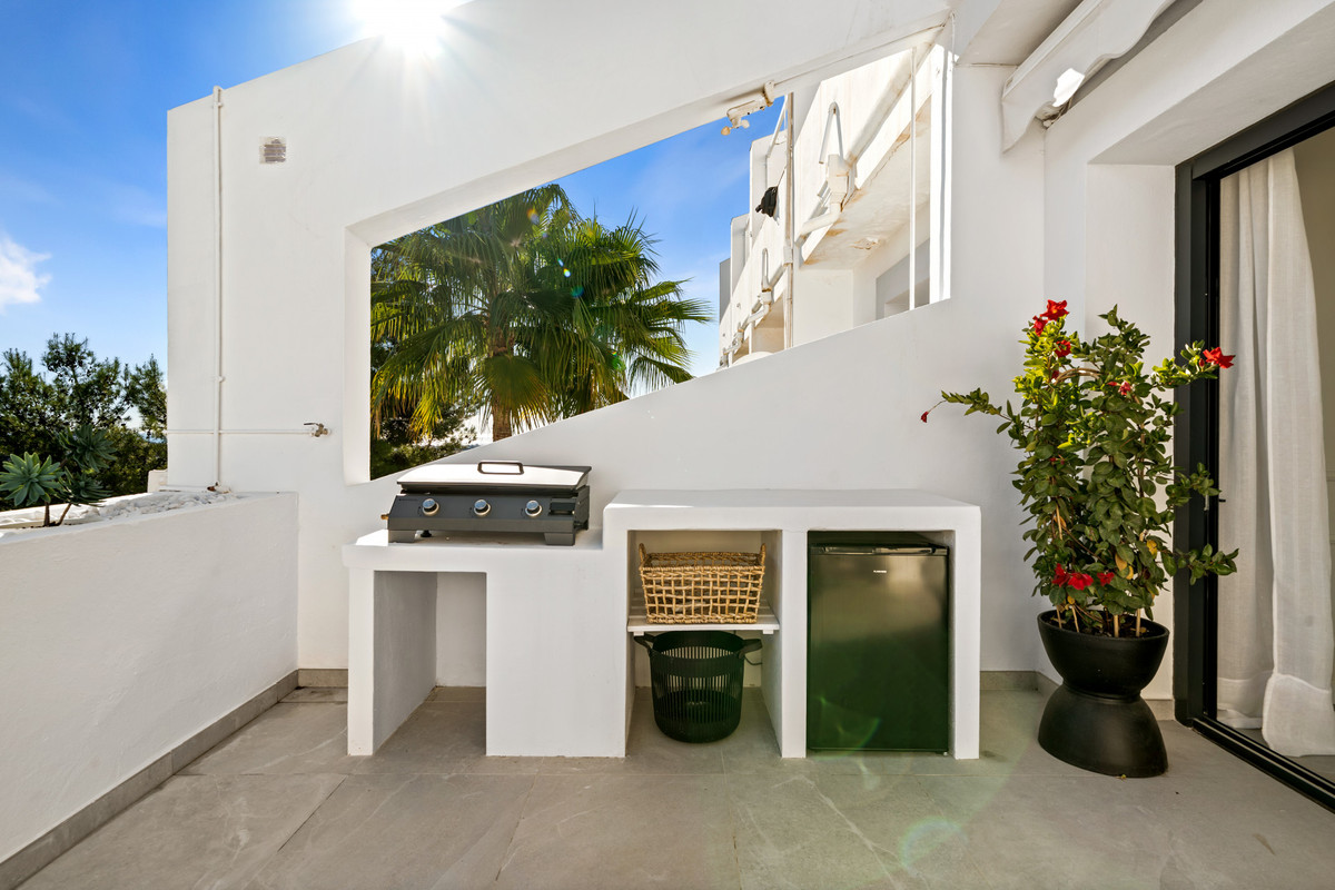 3 Bed Apartment for sale in La Quinta Costa Del Sol, Málaga, Spain
