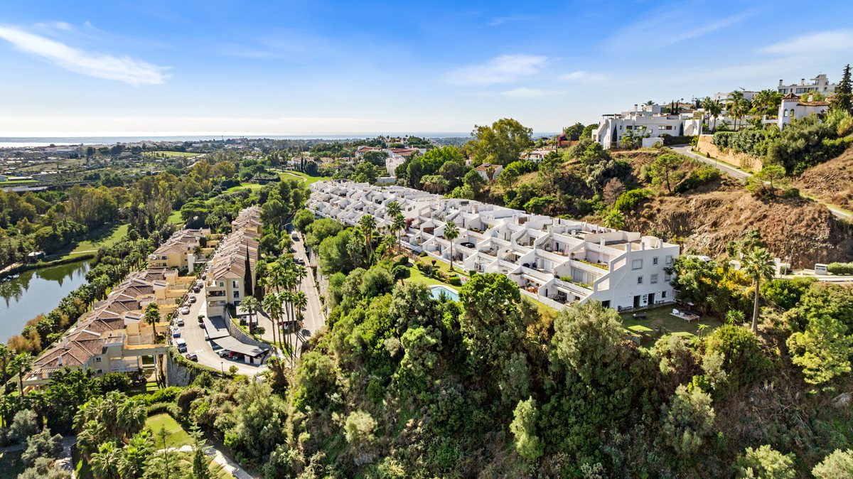 3 Bed Apartment for sale in La Quinta Costa Del Sol, Málaga, Spain