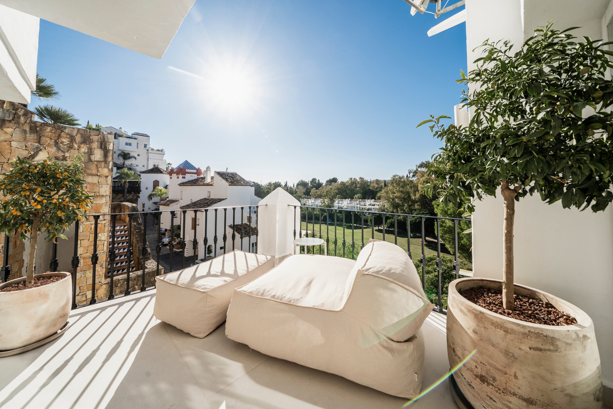 3 Bed Apartment for sale in La Quinta Costa Del Sol, Málaga, Spain