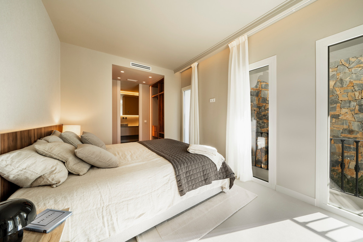 3 Bed Apartment for sale in La Quinta Costa Del Sol, Málaga, Spain
