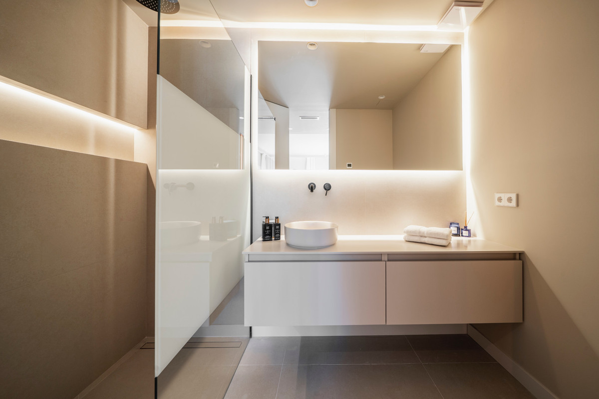 3 Bed Apartment for sale in La Quinta Costa Del Sol, Málaga, Spain