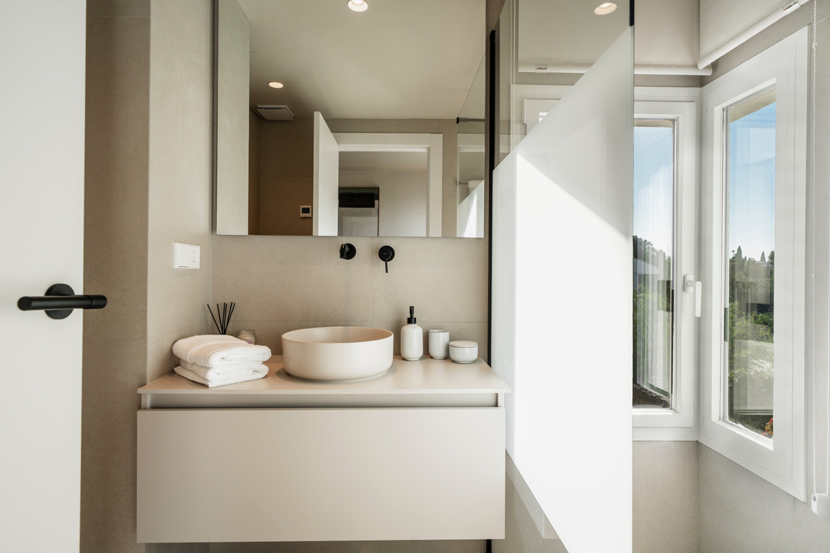 3 Bed Apartment for sale in La Quinta Costa Del Sol, Málaga, Spain