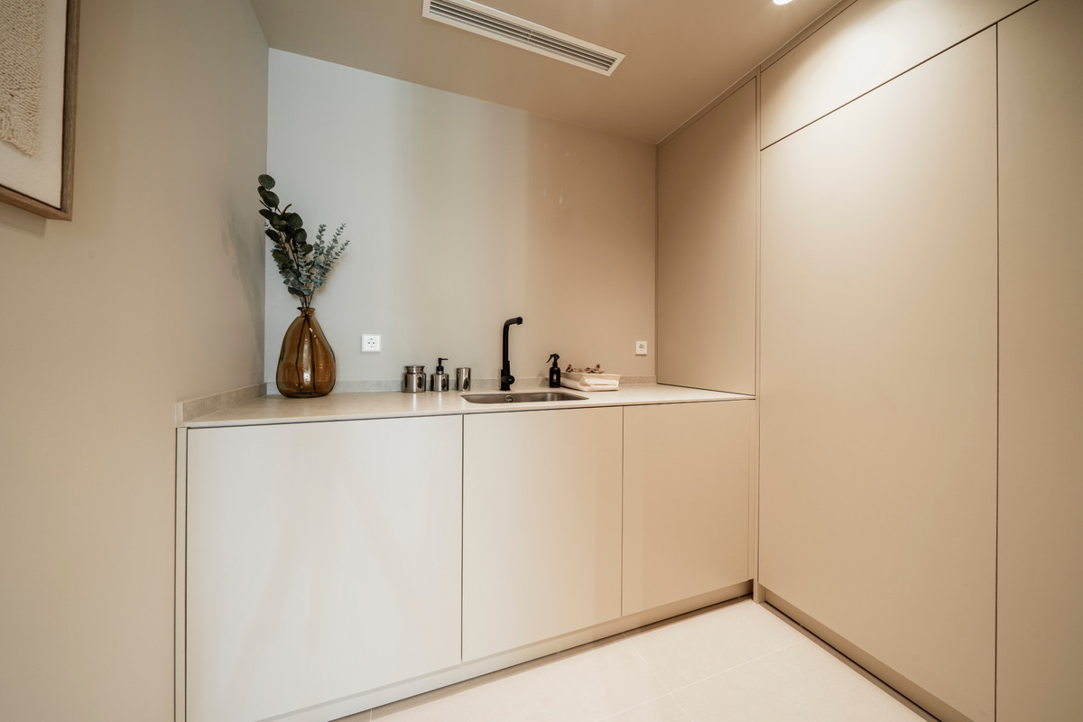 3 Bed Apartment for sale in La Quinta Costa Del Sol, Málaga, Spain