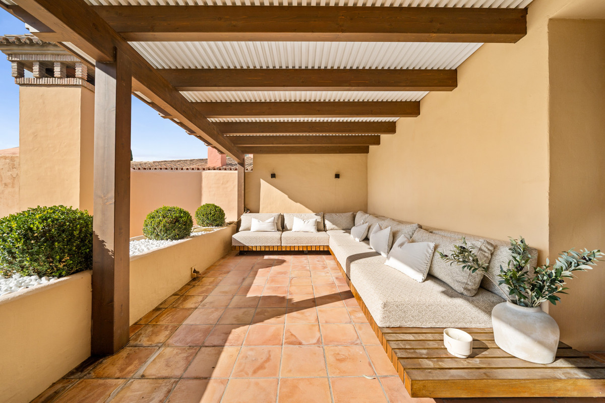 3 Bed Apartment for sale in Benahavís Costa Del Sol, Málaga, Spain