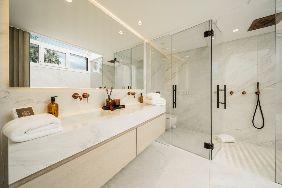 3 Bed Apartment for sale in Benahavís Costa Del Sol, Málaga, Spain
