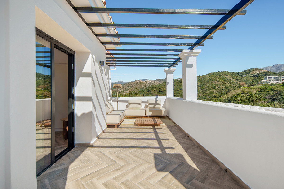 3 Bed Apartment for sale in La Quinta Costa Del Sol, Málaga, Spain