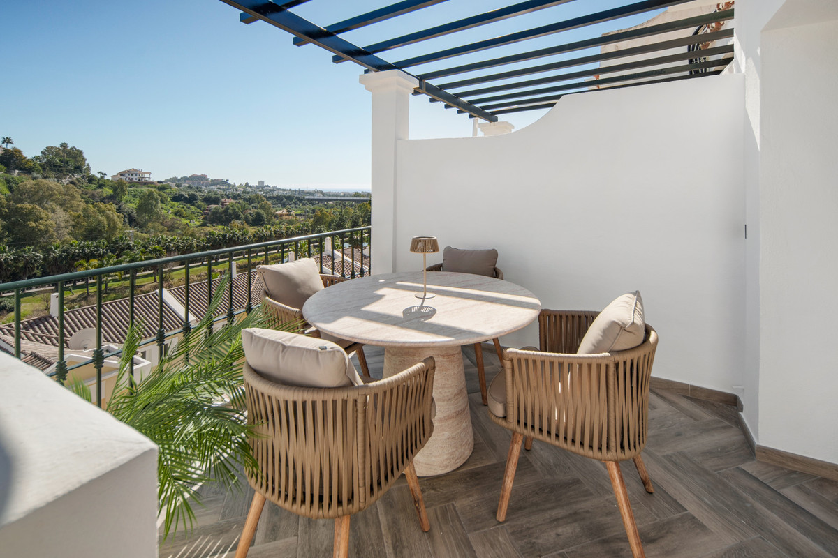3 Bed Apartment for sale in La Quinta Costa Del Sol, Málaga, Spain