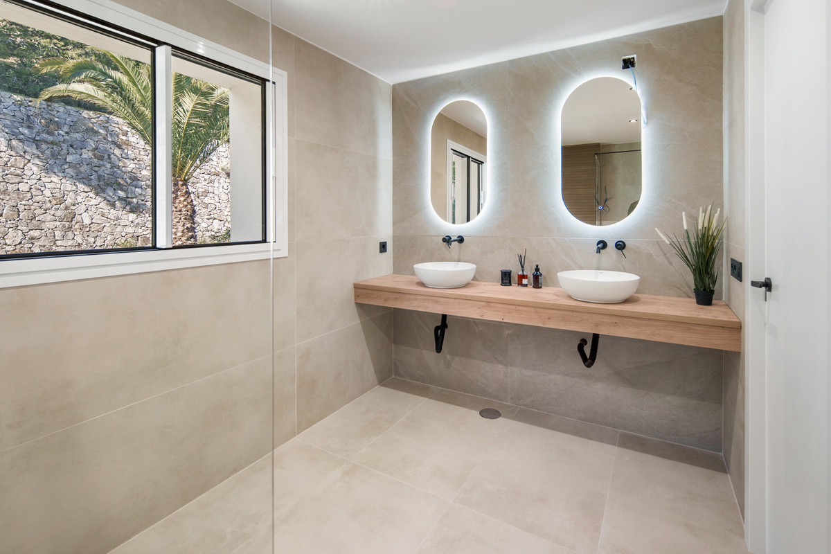 3 Bed Apartment for sale in La Quinta Costa Del Sol, Málaga, Spain