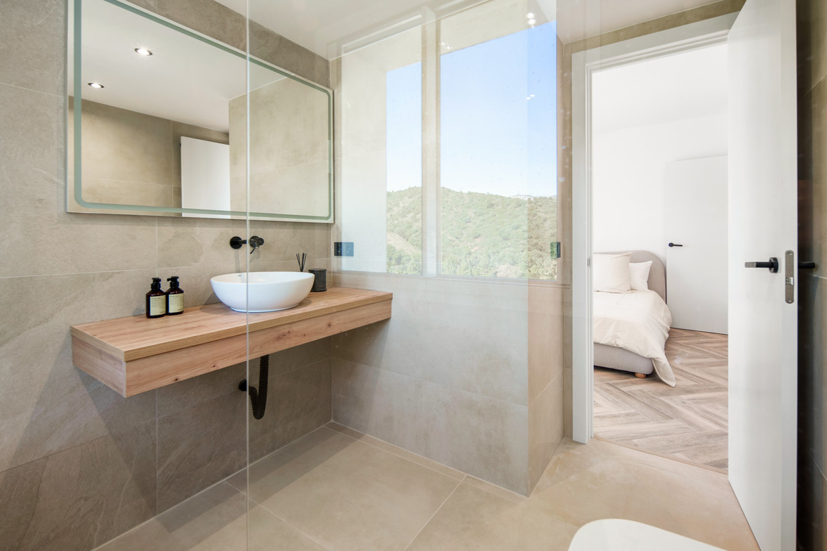3 Bed Apartment for sale in La Quinta Costa Del Sol, Málaga, Spain