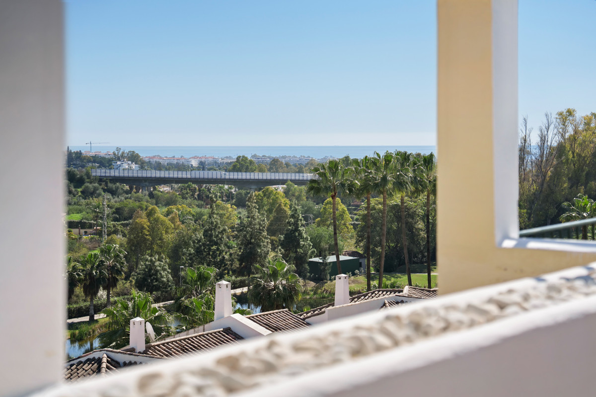 3 Bed Apartment for sale in La Quinta Costa Del Sol, Málaga, Spain