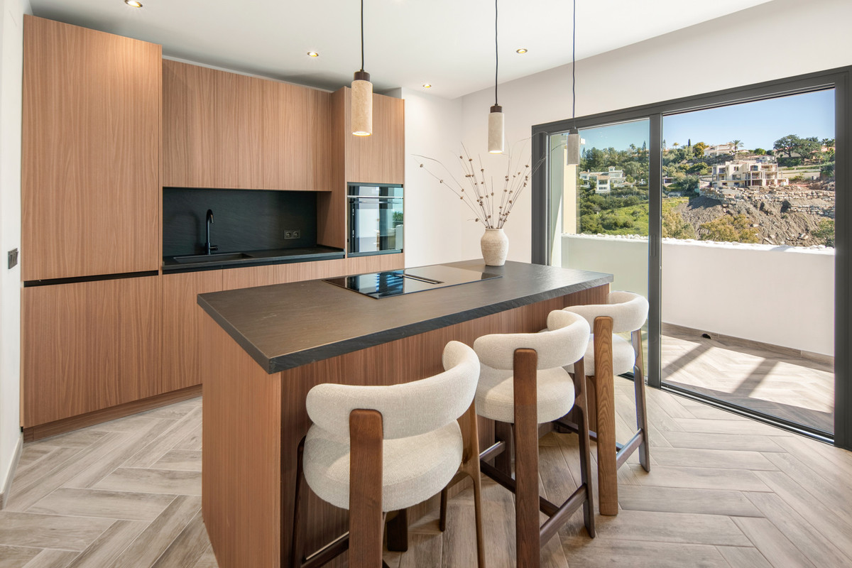 3 Bed Apartment for sale in La Quinta Costa Del Sol, Málaga, Spain