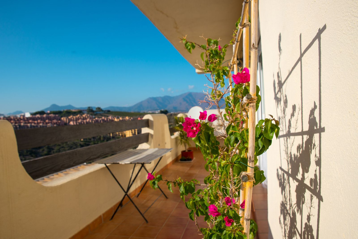 2 Bed Apartment for sale in La Duquesa Costa Del Sol, Málaga, Spain